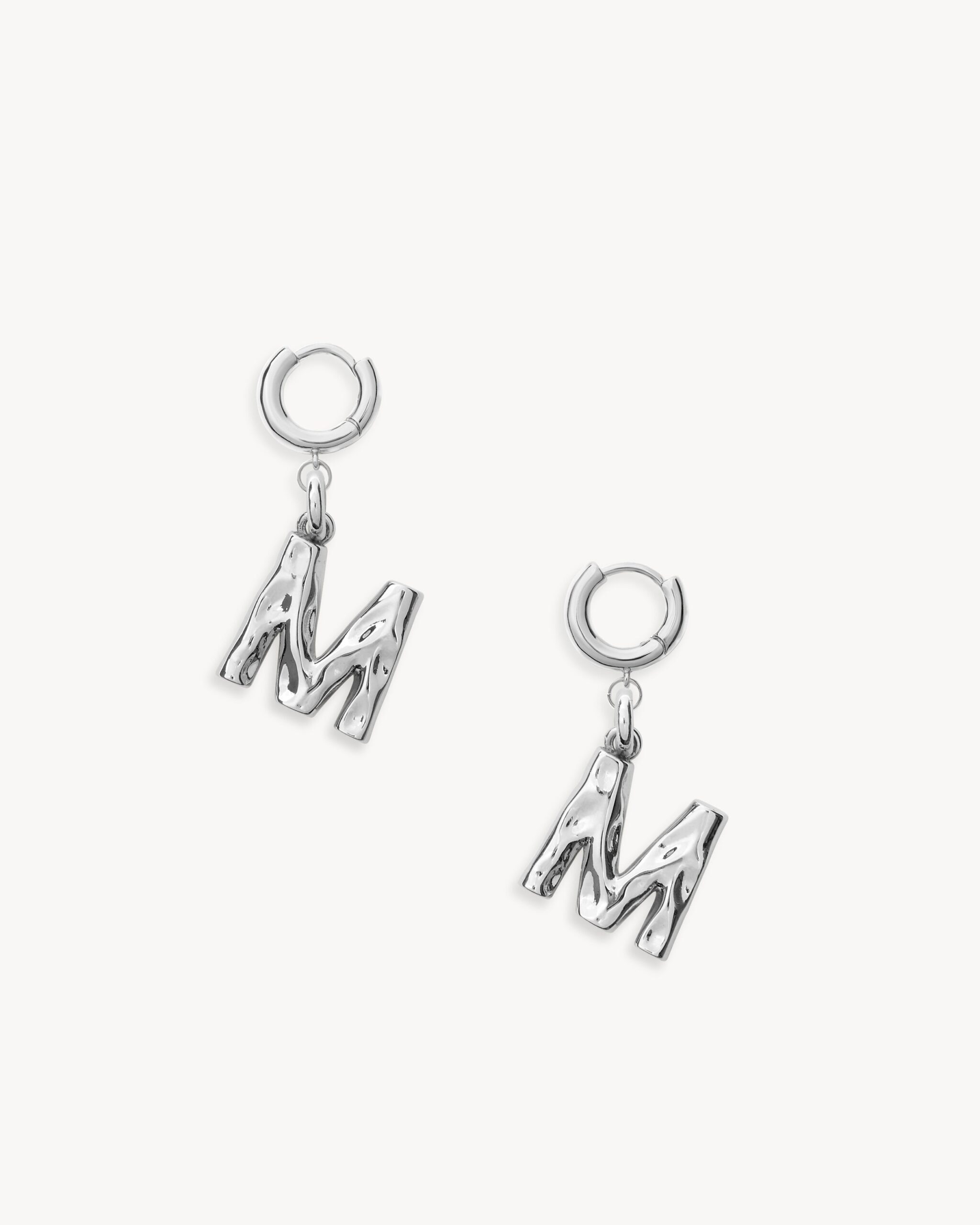 Monogram-huggie-silver-M-VER_97627291-1054-4463-9a47-1eb6beb10102