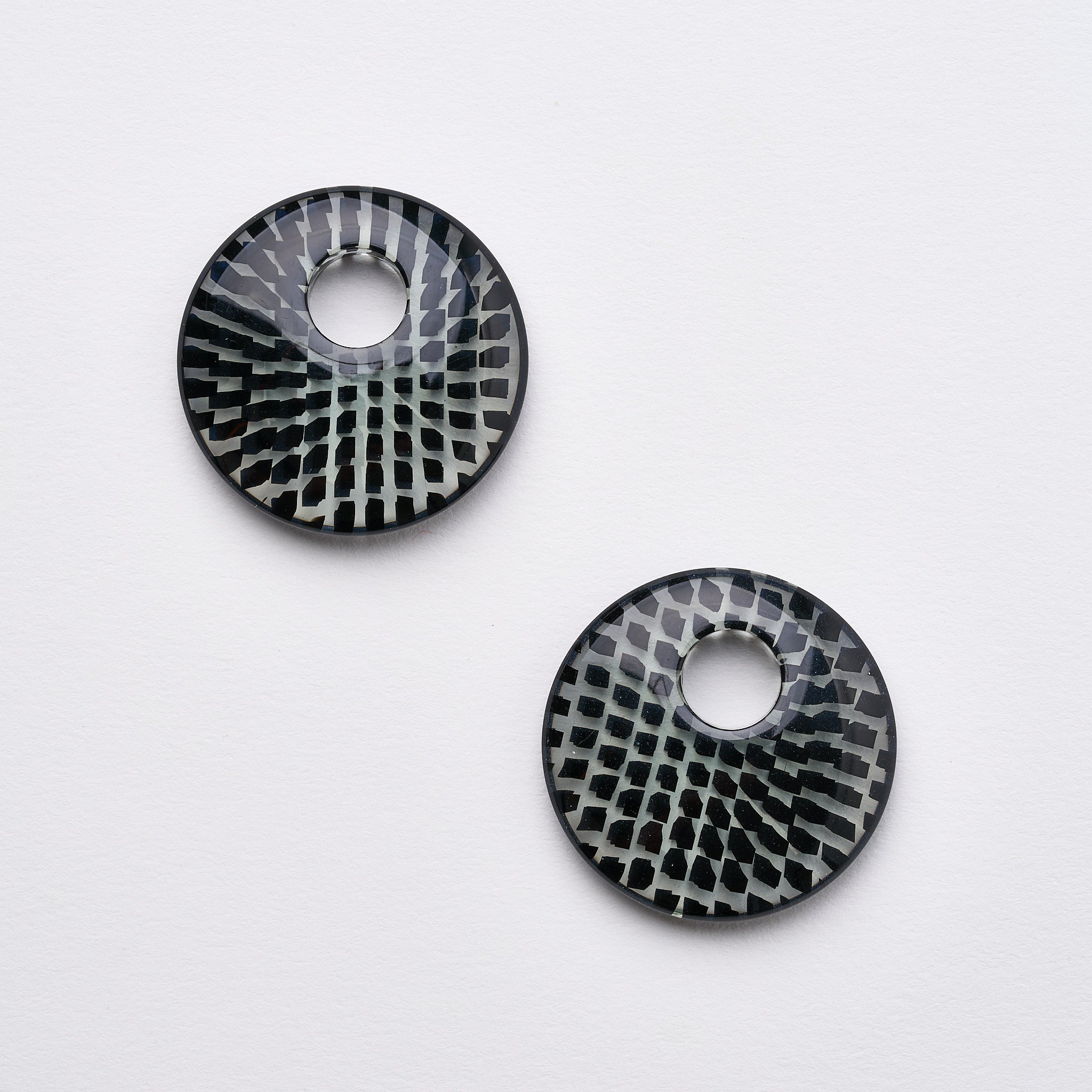 disc-charms-in-black-clear-693008