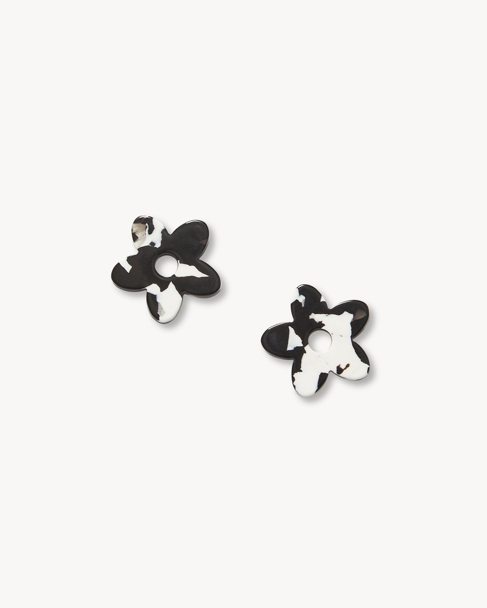 petite-flower-charms-in-noir-300217