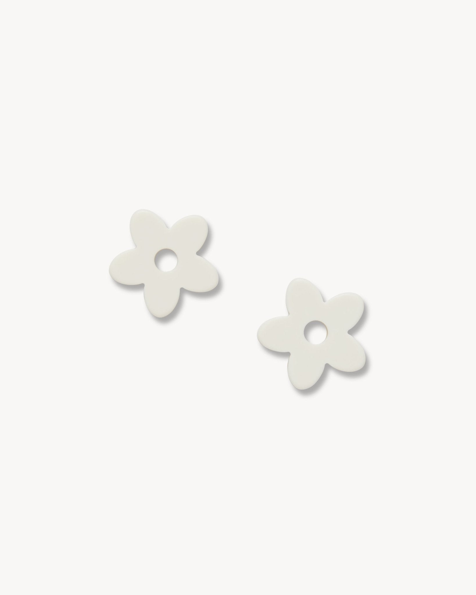 petite-flower-charms-in-white-matte-739057